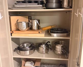 pots/pans/kitchen