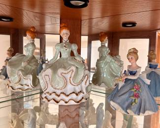 vintage porcelain ceramic southern belle lady figurine playing "ode to joy"
