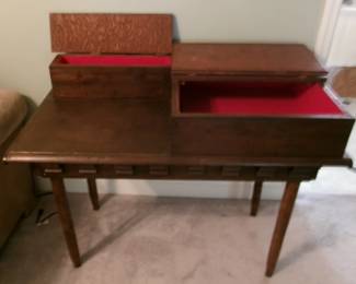 COMPARTMENTS OPEN - DESK