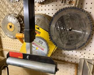 Roller stand. Saw blades.