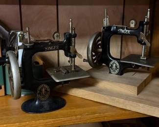 Miniature Singer sewing machines. Childs. Demostrators.