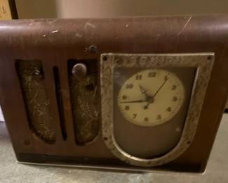 Antique table top radio.