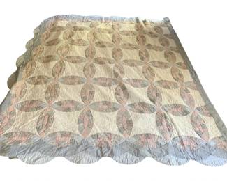 837 - Quilt 98"x83" (Description): A quilt measuring 98 inches by 83 inches. This generously sized quilt features a classic interlocking ring pattern with soft pastel tones and a scalloped border edge.