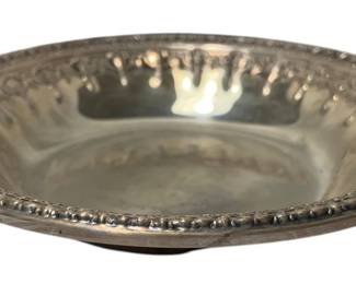 2032 - Reed & Barton Plated Bowl 1.25"x6" 124g (Description): Reed & Barton silver plated bowl measuring 1 1/4 inches tall by 6 inches in diameter. Features decorative detailing along the rim.