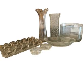 327 - Group Lot of Assorted Glassware (Description): Group Lot of Assorted Glassware