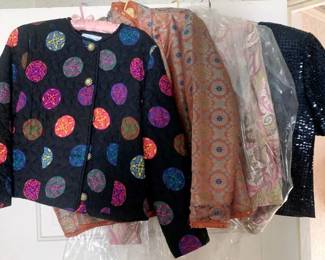 816 - Group Lot of Vintage Clothes (Description): A group lot of vintage clothes featuring an assortment of garments in various patterns and styles. The collection includes multiple pieces suitable for different occasions.