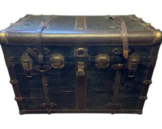 672 - Antique Trunk w/ Insert 28"x39"x23" (Description): Antique trunk with insert. Features brass hardware, leather straps, and decorative metal corner brackets. Measures 28 inches by 39 inches by 23 inches.