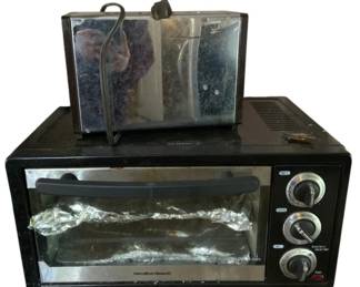 137 - Toaster & Toaster Oven (Description): Used as is electric/electronic/mechanical item. No guarantee all components, untested.