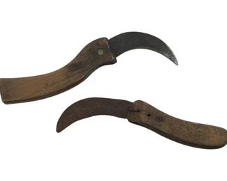 246 - 2 Vtg Wooden Handle Knives 9" (Description): Two vintage knives featuring wooden handles. The knives show rustic character consistent with their age.