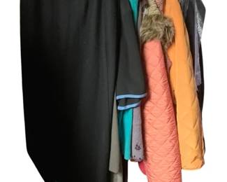 827 - Group Lot of Vintage Clothes (Description): A group lot of vintage clothes featuring an assortment of garments in various styles and colors. The collection includes multiple pieces suitable for different occasions and seasons.