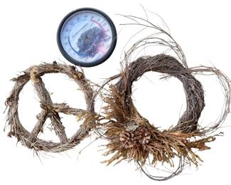 1006 - 2 Wreaths & Thermometer