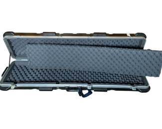 700 - SKB Sports Gun Case 55"x14"x8" (Description): SKB Sports gun case in black. This durable hard-shell case features a rugged construction designed for transporting firearms and sporting equipment. Measures 55 inches long by 14 inches wide by 8 inches deep.