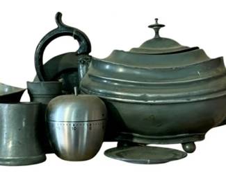 1041 - Group Lot of Pewter (Description): Group lot of pewter items. The collection includes various pewter pieces suitable for display or use.