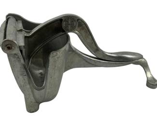 123 - Vintage Wear-Ever Cast Aluminum Citrus Juicer (Description): 5 x 10 x 5
