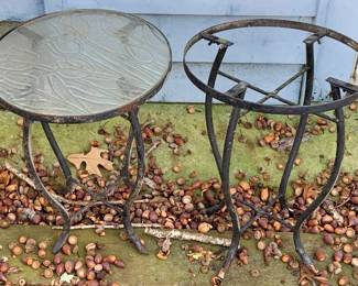 1123 - 2 Pc Metal Plant Stands (1 Missing Glass) (Description): Pair of metal plant stands, one of which is missing its glass top. Measures 17 inches by 12.5 inches.
