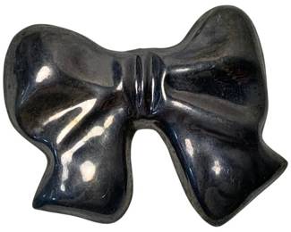 2035 - Sterling Bow Pin 2.25"x2" 22.4g (Description): Sterling silver bow pin featuring a sculptural, three-dimensional ribbon design. Measures 2 1/4" x 2".