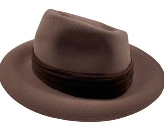 689 - Frank Olive Eccello Hat (Description): A stylish hat from Ecce featuring a classic silhouette with a coordinating band around the crown.