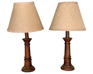 1099 - Pr. Lamps 19" (Description): A pair of lamps measuring 19 inches in height. Used as-is electric/electronic/mechanical item. No guarantee all components present, untested if not otherwise stated.