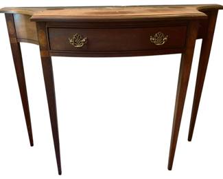 357 - Hammary Mahogany Inlaid Hall Table (Description): Mahogany inlaid hall table by Hammary. This elegant piece features decorative inlay work and brass hardware. Measures 32.5 inches tall by 42 inches wide by 14 inches deep.