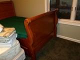 foot of sleigh bed