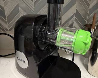 Aicok AMR521 Slow Masticating Juicer