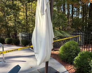 Cantilever Patio Umbrella with Weighted Base