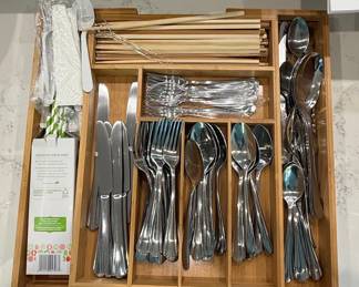 Bamboo Expandable Cutlery Organizer and Flatware Set