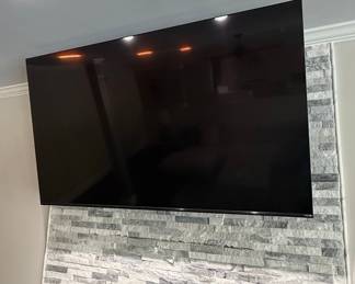 Vizio M70Q7-J03 70-inch Quantum LED TV