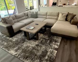 Modern Sectional Sofa with Chaise