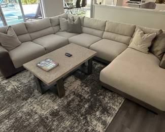 Modern Sectional Sofa with Chaise