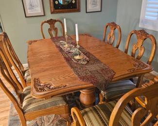 Dining Room Table, 8 chairs, 2 center leafs 350.00