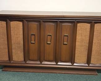 Vintage Zenith Stereo Console Cabinet with AMFM Radio Pioneer Dual Cassette Deck