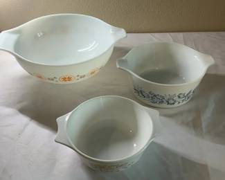 Lot 33: Blue Iris and Other Vintage Pyrex Bowls