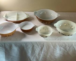 Lot 30: Vintage and Early American Pyrex Mixing Bowls and Divided Casserole Dish Set