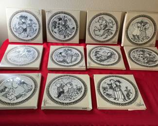 Lot 46: Set of Bjorn Winblad's Decorative 'Months of Love' Black and White Ceramic Plates
