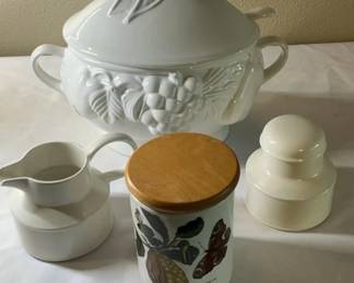 Lot 37: Ceramic Soup Tureen and Kitchenware Set