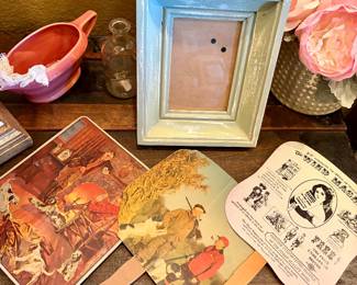 Vintage trunk and handfans