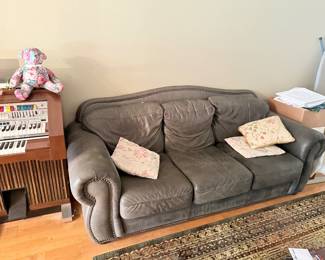 Blue Leather sofa and Love Seat, Matching Pair No Damage $650