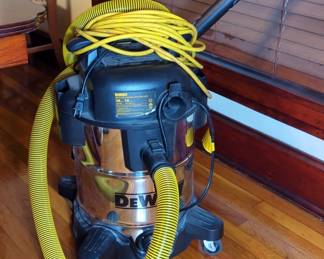 DeWalt Wet/Dry Vac, Powers On