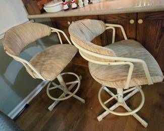 There's 4 matching chairs