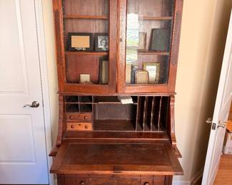 Magnificent Antique-Style Oak Secretary Desk – Beautiful wooden secretary with roll-top writing compartment, glass-front display cabinet, and detailed craftsmanship.