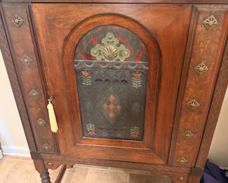 Ornately Carved Wooden Cabinet – Decorative antique-style cabinet featuring detailed woodwork.
