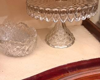Vintage Crystal Cake Stand – Elegant pedestal cake stand for entertaining or display.