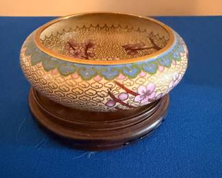 Asian Cloisonné-Style Enamel Bowl – Beautiful floral enamel bowl displayed on a wooden stand.