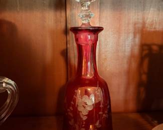 Ruby-Red Glass Decanter – Elegant ruby-red decorative decanter with clear glass stopper.