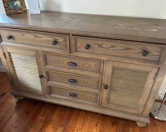 Dresser 