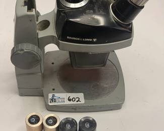 Lot 602: Bausch & Lomb StereoZoom 4 Microscope w/ 10X W.F. 31-15-81 & 10X W.F. Stereo Eyepieces