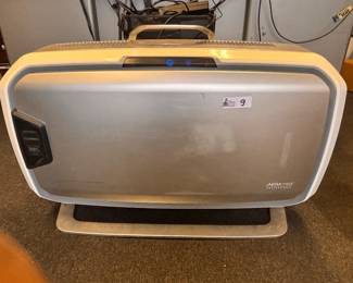 Lot 9: Fellowes AeraMax Pro AM4 Commercial Air Purifier