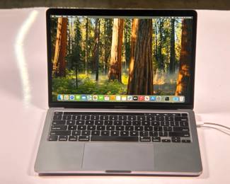Lot 57: Apple MacBook Pro 13-inch / Core i7 2.3GHz Quad-Core / 32GB RAM / 500GB SSD 2020 / 4x Thunderbolt 3 Ports