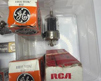 Lot 613: Lot of Assorted 5687, 6EU7, 5879, 6883B Vacuum Tubes